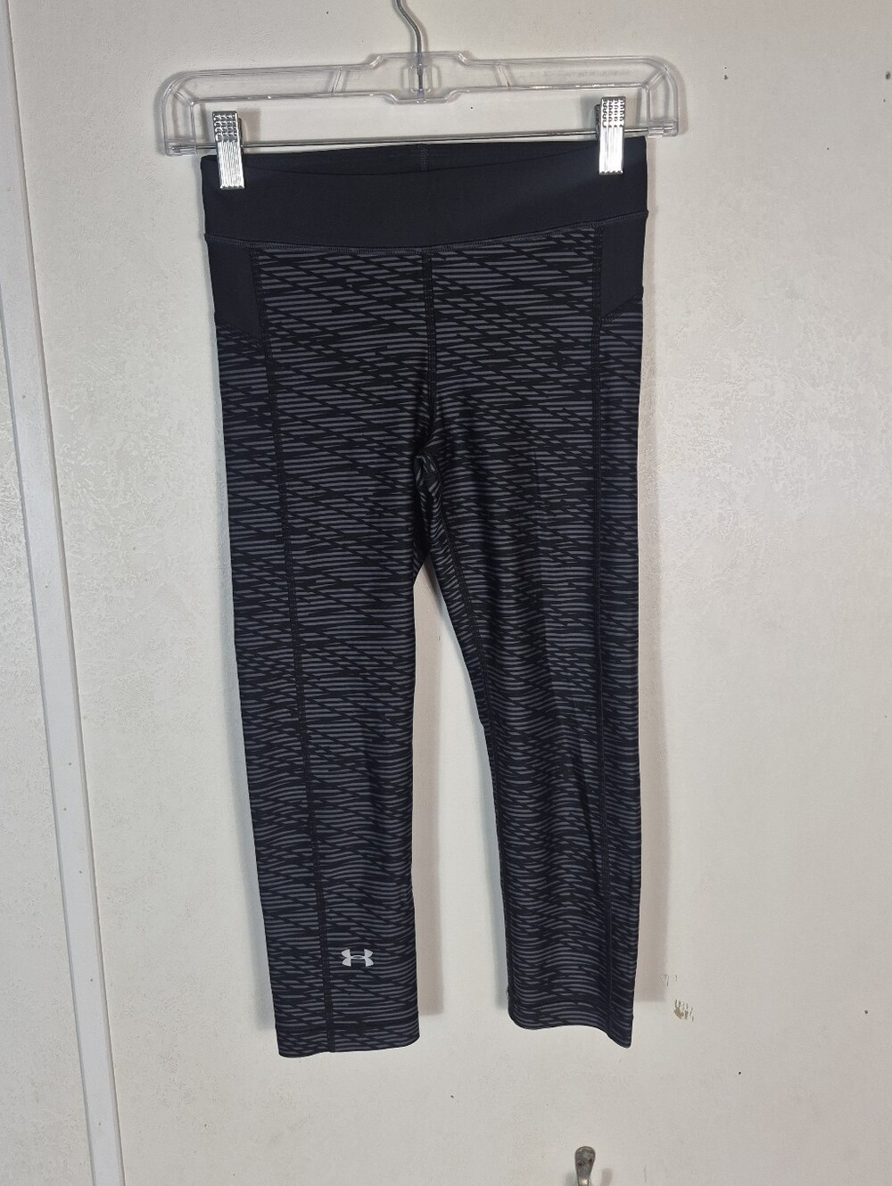 Under Armour Women's Gray Black Athletic Leggings NO SIZE TAG